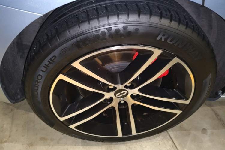 Used Hima AITO M5 2023 Extended-Range Four-Wheel Drive Intelligent Driving Version Right Rear Wheel Hub