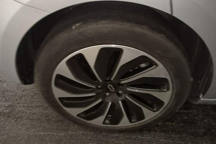 Used Hima AITO M5 2023 Extended-Range Rear-Drive Intelligent Driving Version Right Rear Wheel Hub