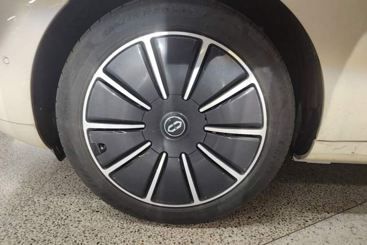 Used Hima AITO M5 2023 Pure Electric Rear-Drive Intelligent Driving Version Left Front Wheel Hub