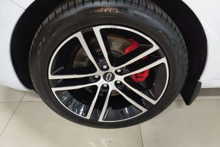 Used Hima AITO M5 2023 Pure Electric All-Wheel Drive Intelligent Driving Version Left Front Wheel Hub