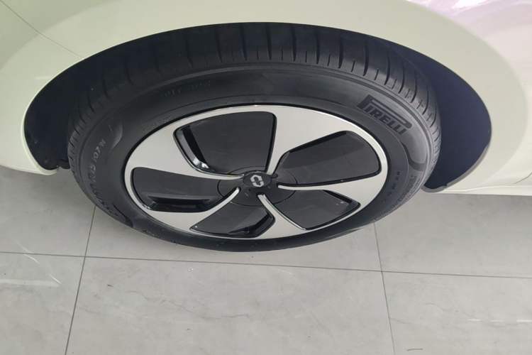 Used Hima AITO M5 2023 All-Electric Rear-Drive Standard Edition Left Front Wheel Hub