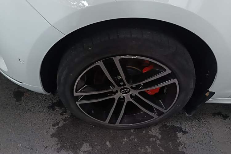 Used Hima AITO M5 2023 Extended-Range Four-Wheel Drive Intelligent Driving Version Left Front Wheel Hub