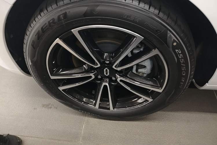 Used Hima AITO M5 2023 All-Electric Rear-Drive Standard Edition Left Front Wheel Hub