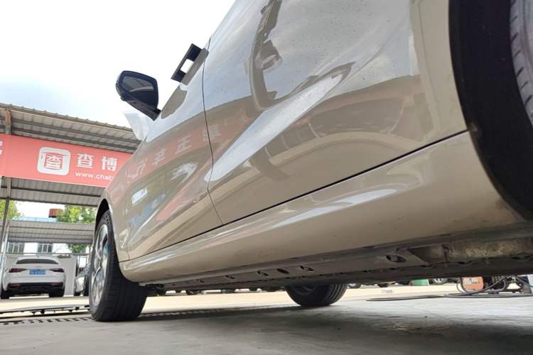 Used Hima AITO M5 2023 All-Electric Rear-Drive Standard Edition Left Side Sill