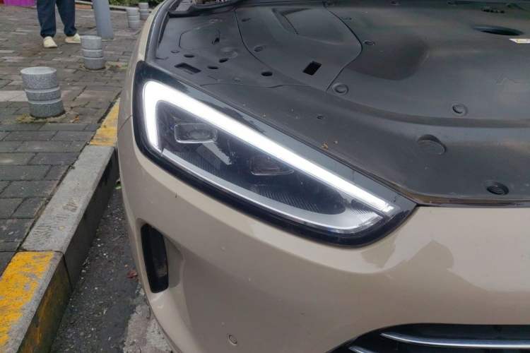 Used Hima AITO M5 2023 Extended-Range Rear-Drive Intelligent Driving Version Right Front Headlight