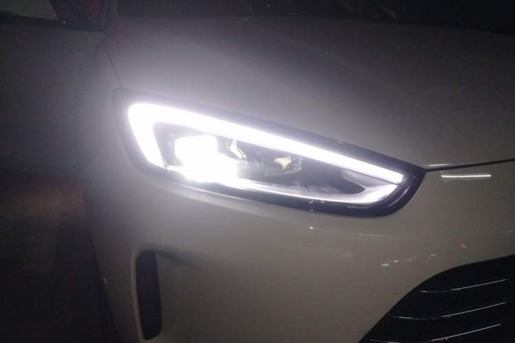 Used Hima AITO M5 2023 Extended-Range Rear-Drive Intelligent Driving Version Right Front Headlight