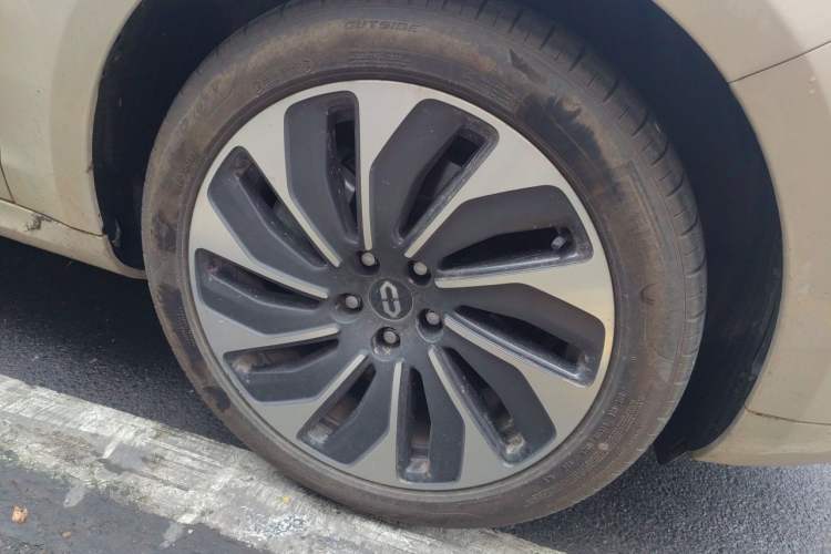 Used Hima AITO M5 2023 Extended-Range Rear-Drive Intelligent Driving Version Right Front Wheel Hub