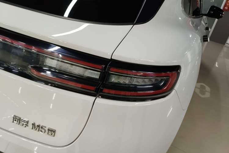 Used Hima AITO M5 2023 Pure Electric All-Wheel Drive Intelligent Driving Version Right Rear Taillight