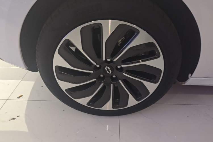 Used Hima AITO M5 2023 Extended-Range Rear-Drive Intelligent Driving Version Right Rear Wheel Hub