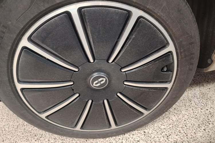 Used Hima AITO M5 2023 Pure Electric Rear-Drive Intelligent Driving Version Right Rear Wheel Hub