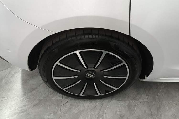 Used Hima AITO M5 2023 Pure Electric Rear-Drive Intelligent Driving Version Right Rear Wheel Hub