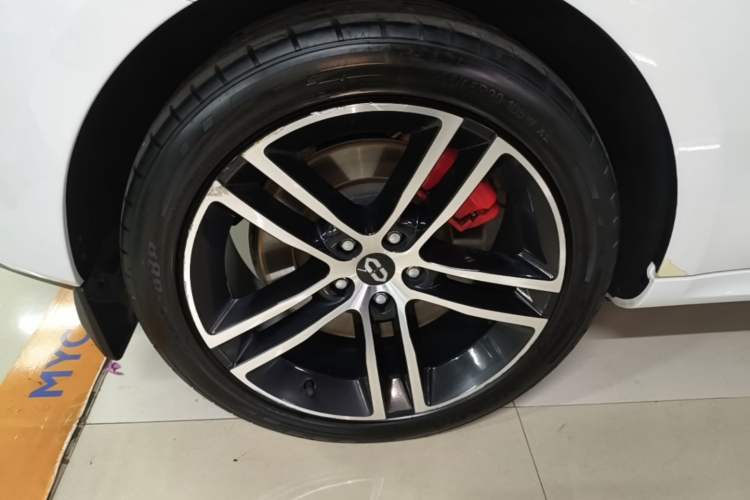 Used Hima AITO M5 2023 Pure Electric All-Wheel Drive Intelligent Driving Version Right Rear Wheel Hub