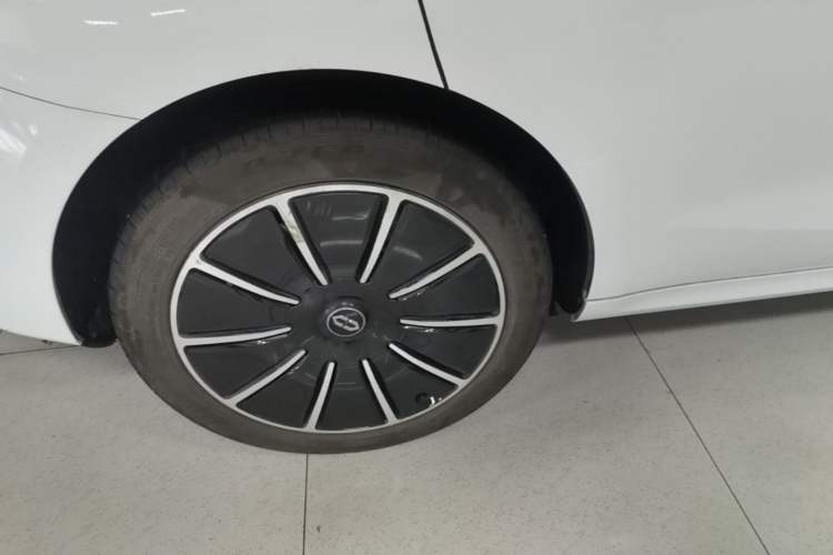 Used Hima AITO M5 2023 Pure Electric Rear-Drive Intelligent Driving Version Right Rear Wheel Hub