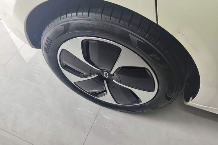 Used Hima AITO M5 2023 All-Electric Rear-Drive Standard Edition Right Rear Wheel Hub