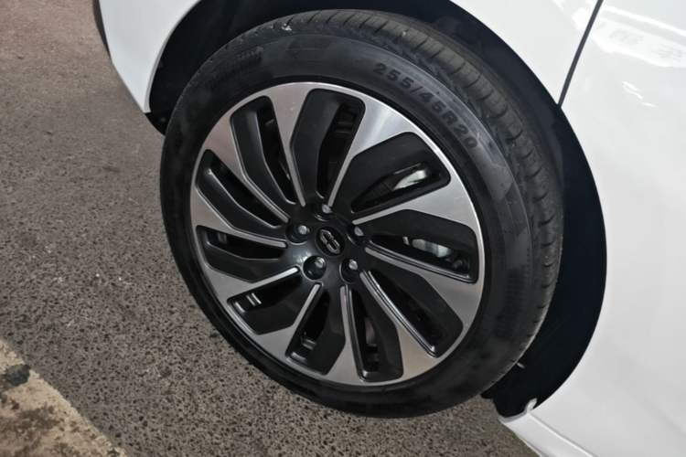 Used Hima AITO M5 2023 Extended-Range Rear-Drive Intelligent Driving Version Right Rear Wheel Hub