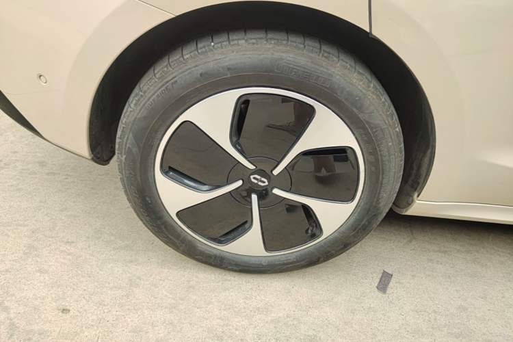 Used Hima AITO M5 2023 All-Electric Rear-Drive Standard Edition Right Rear Wheel Hub