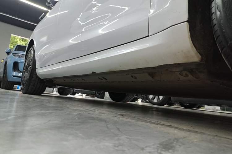 Used Hima AITO M5 2023 Pure Electric Rear-Drive Intelligent Driving Version Right Side Sill