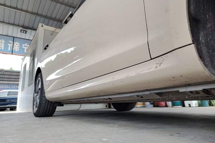 Used Hima AITO M5 2023 All-Electric Rear-Drive Standard Edition Right Side Sill