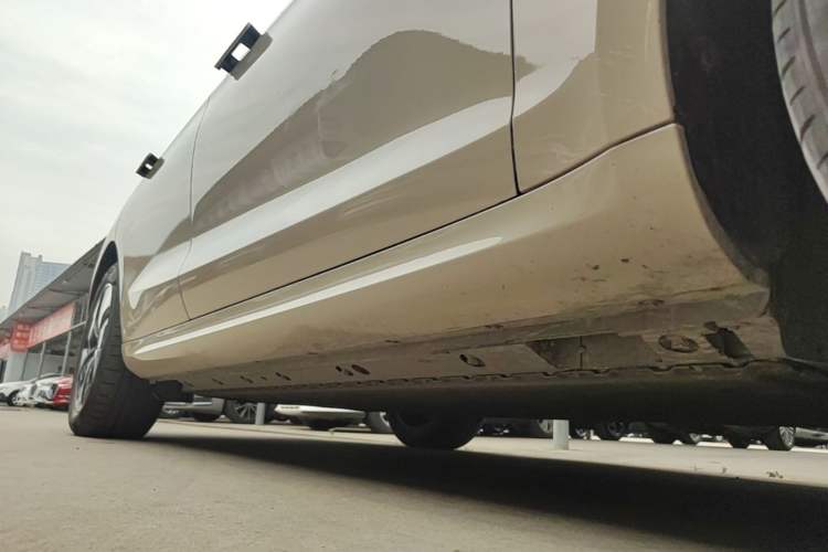 Used Hima AITO M5 2023 All-Electric Rear-Drive Standard Edition Right Side Sill