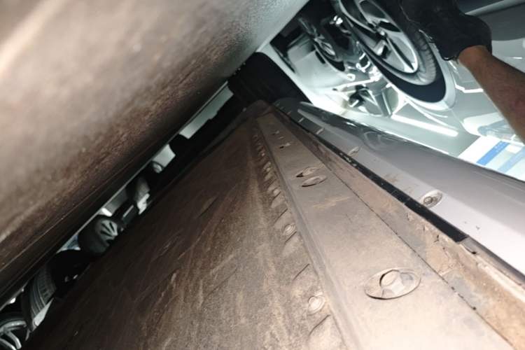 Used Hima AITO M5 2023 All-Electric Rear-Drive Standard Edition Right Side Sill