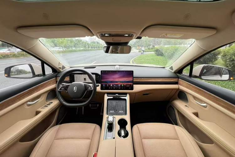 Used Hima AITO M5 2023 Extended-Range Rear-Drive Intelligent Driving Version Center Console