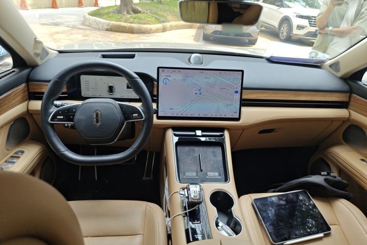Used Hima AITO M5 2023 Extended-Range Rear-Drive Intelligent Driving Version Center Console
