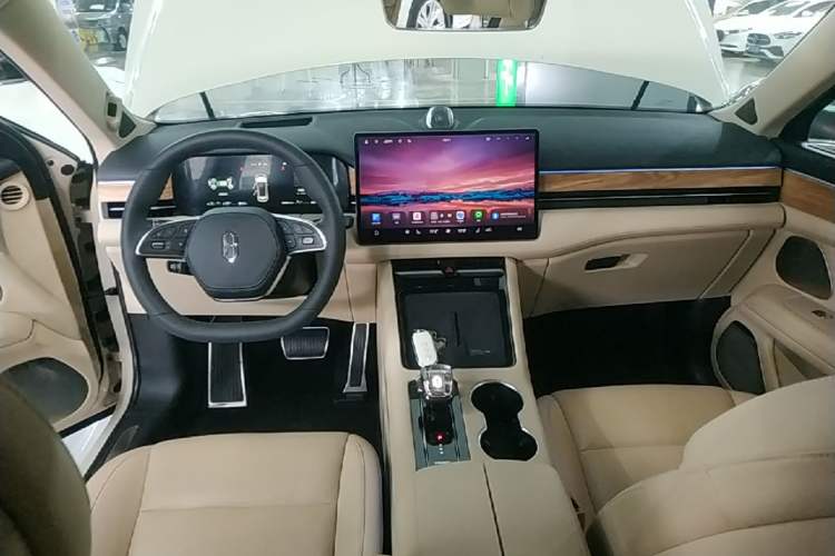 Used Hima AITO M5 2023 Extended-Range Rear-Drive Intelligent Driving Version Center Console