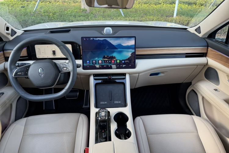 Used Hima AITO M5 2023 Extended-Range Four-Wheel Drive Intelligent Driving Version Center Console