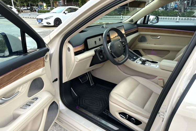 Used Hima AITO M5 2023 Extended-Range Rear-Drive Standard Version Interior 2