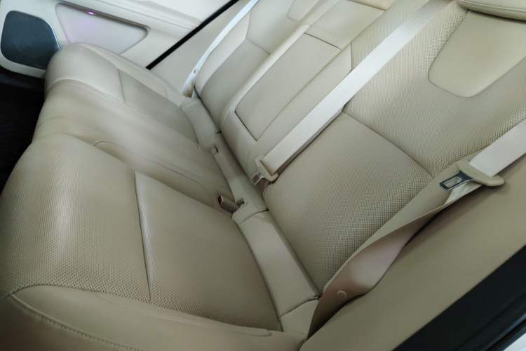 Used Hima AITO M5 2023 Extended-Range Rear-Drive Standard Version Interior 4