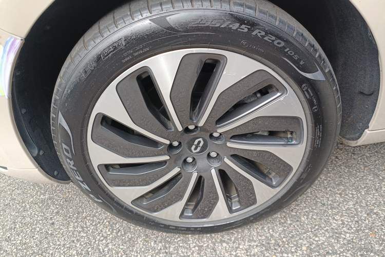 Used Hima AITO M5 2023 Extended-Range Four-Wheel Drive Intelligent Driving Version Left Front Wheel Hub