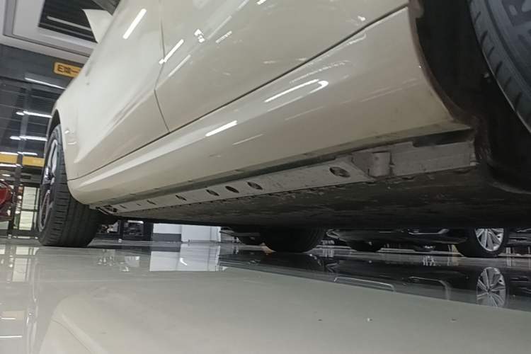 Used Hima AITO M5 2023 All-Electric Rear-Drive Standard Edition Left Side Sill