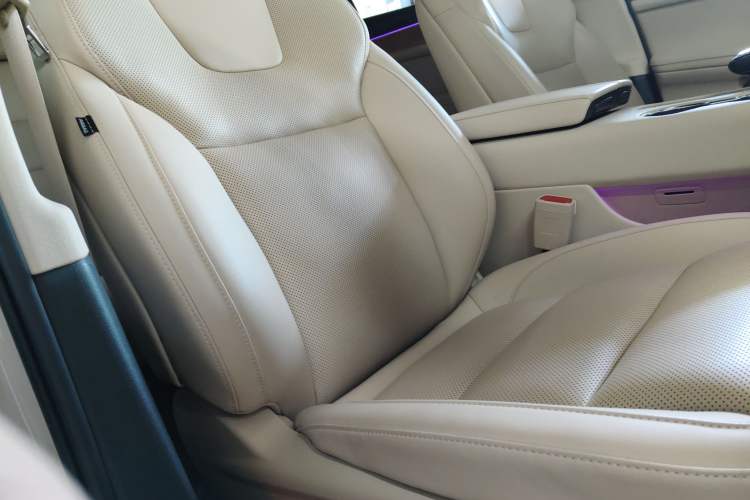 Used Hima AITO M5 2023 Extended-Range Rear-Drive Standard Version Right Front Seat