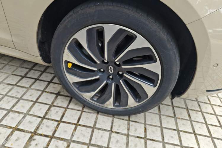 Used Hima AITO M5 2023 Extended-Range Rear-Drive Intelligent Driving Version Right Front Wheel Hub