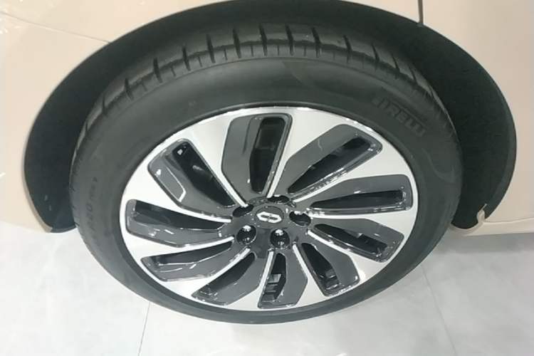 Used Hima AITO M5 2023 Extended-Range Rear-Drive Intelligent Driving Version Right Rear Wheel Hub