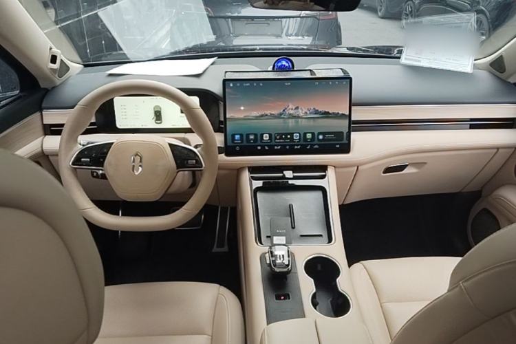 Used Hima AITO M5 2024 Extended-Range Max Rear-Wheel Drive Advanced Intelligent Driving Version Center Console