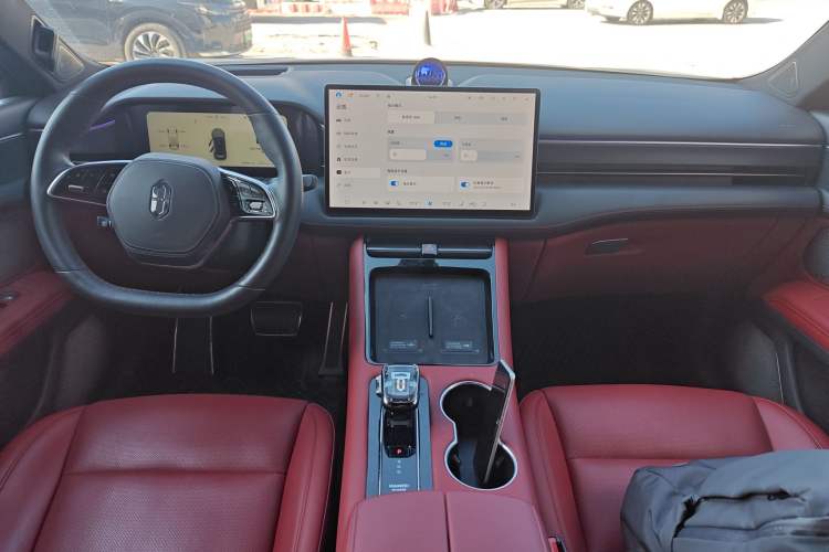 Used Hima AITO M5 2024 Extended-Range Max RS Four-Wheel Drive Advanced Intelligent Driving Version Center Console
