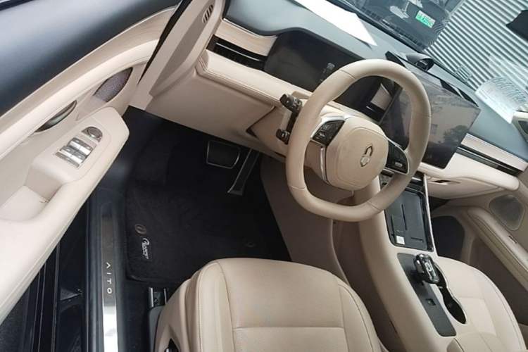 Used Hima AITO M5 2024 Extended-Range Max Rear-Wheel Drive Advanced Intelligent Driving Version Driver Seat