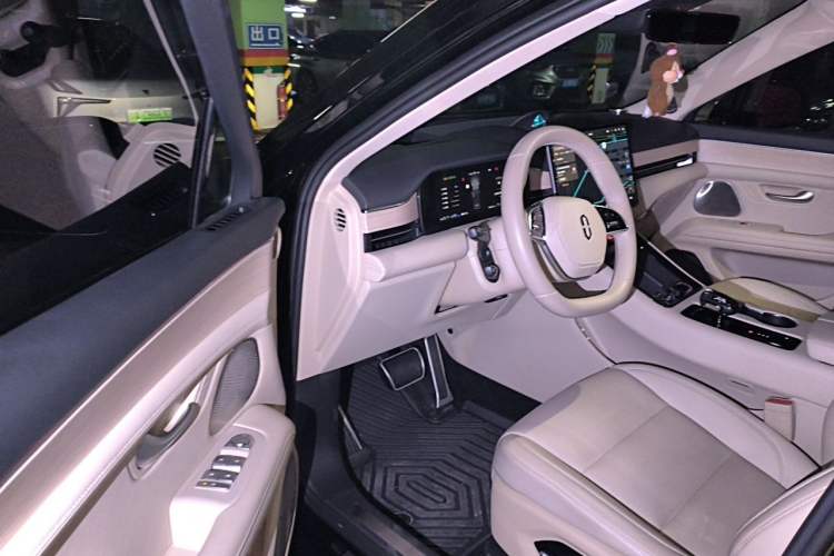 Used Hima AITO M5 2024 Extended-Range Max Rear-Wheel Drive Advanced Intelligent Driving Version Driver Seat