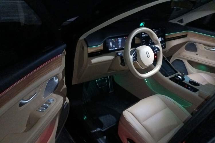 Used Hima AITO M5 2024 Extended-Range Max Rear-Wheel Drive Advanced Intelligent Driving Version Driver Seat