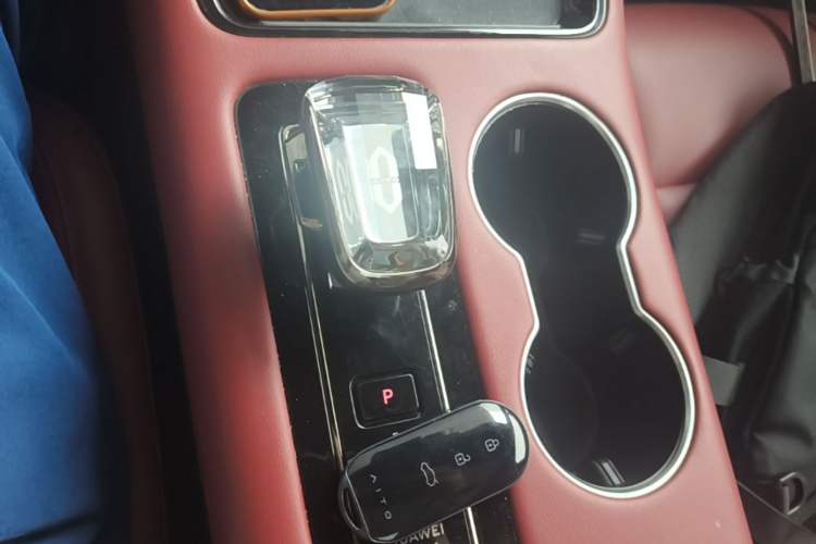 Used Hima AITO M5 2024 Extended-Range Max RS Four-Wheel Drive Advanced Intelligent Driving Version Gear Lever