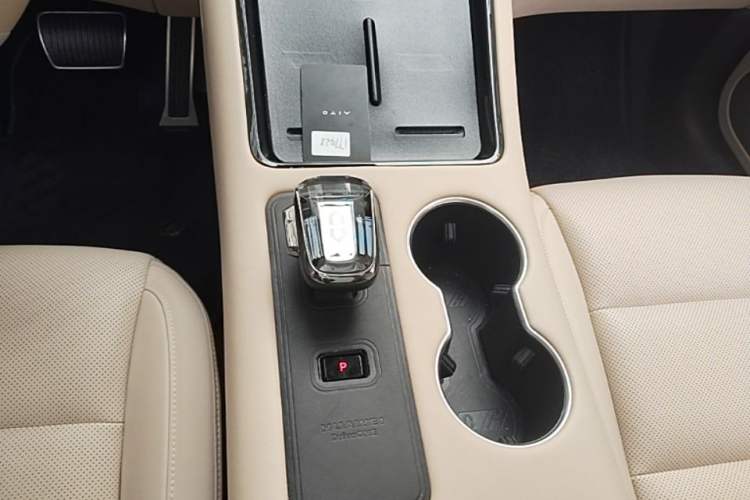 Used Hima AITO M5 2024 Extended-Range Max Rear-Wheel Drive Advanced Intelligent Driving Version Gear Lever