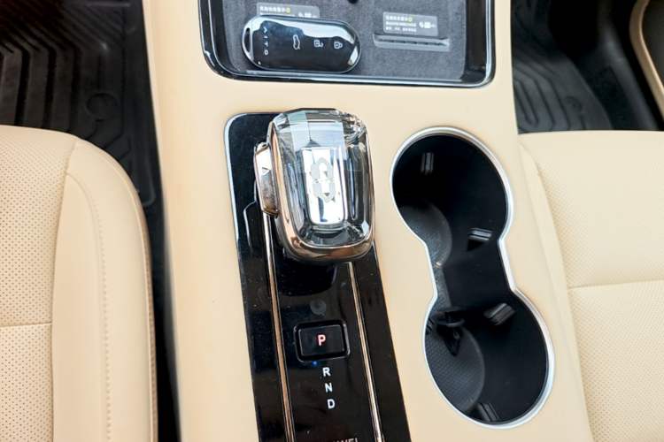 Used Hima AITO M5 2024 Extended-Range Max RS Four-Wheel Drive Advanced Intelligent Driving Version Gear Lever