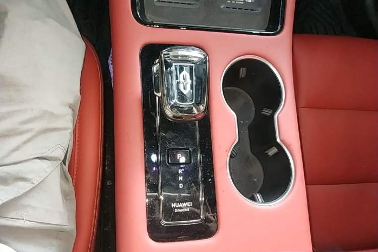 Used Hima AITO M5 2024 Extended-Range Max RS Four-Wheel Drive Advanced Intelligent Driving Version Gear Lever