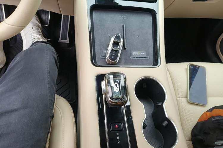 Used Hima AITO M5 2024 Extended-Range Max Rear-Wheel Drive Advanced Intelligent Driving Version Gear Lever