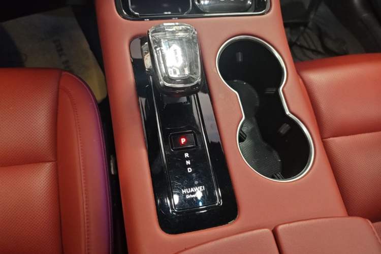 Used Hima AITO M5 2024 Extended-Range Max RS Four-Wheel Drive Advanced Intelligent Driving Version Gear Lever