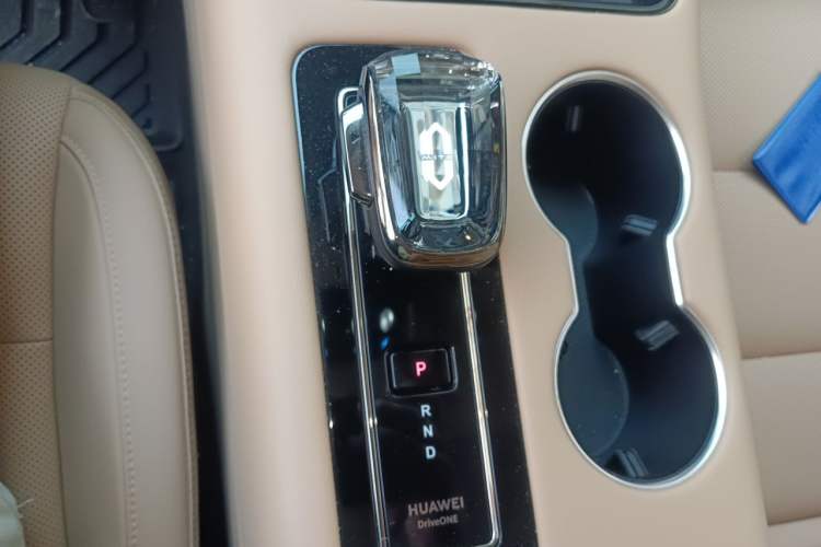Used Hima AITO M5 2024 Extended-Range Max RS Four-Wheel Drive Advanced Intelligent Driving Version Gear Lever