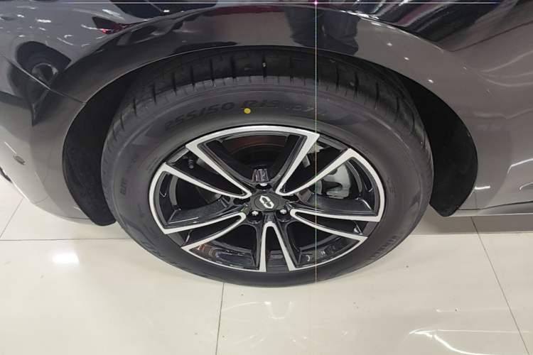 Used Hima AITO M5 2024 Extended-Range Max Rear-Wheel Drive Advanced Intelligent Driving Version Left Front Wheel Hub