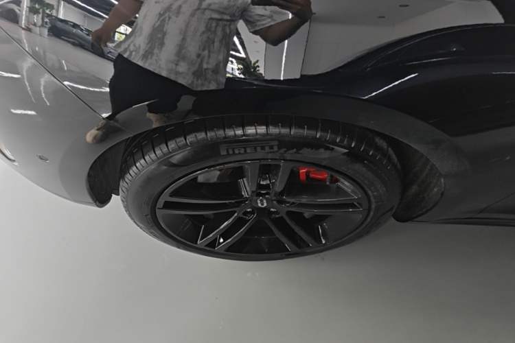 Used Hima AITO M5 2024 Extended-Range Max RS Four-Wheel Drive Advanced Intelligent Driving Version Left Front Wheel Hub