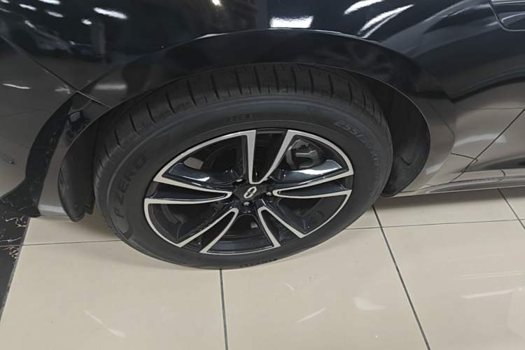 Used Hima AITO M5 2024 Extended-Range Max Rear-Wheel Drive Advanced Intelligent Driving Version Left Front Wheel Hub
